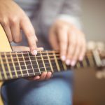 Gitarrenunterricht in Düsseldorf: Ihr Weg zur musikalischen Meisterschaft