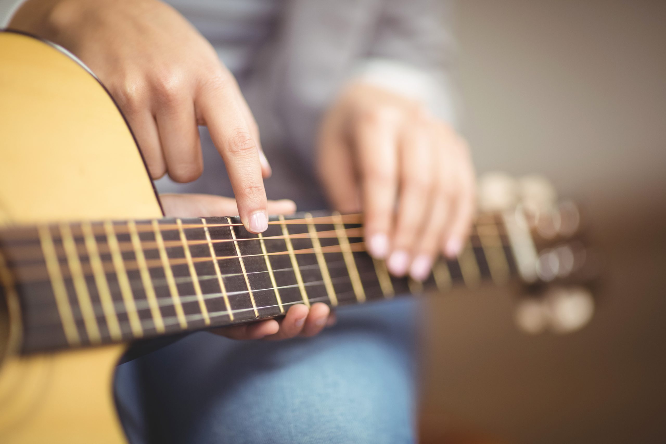 Gitarrenunterricht in Düsseldorf: Ihr Weg zur musikalischen Meisterschaft